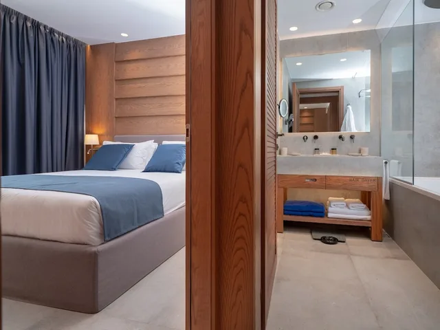 2 Bedrooms, Premier, Suite, 2 Double Beds, Partial Sea View, 2 Bathrooms, Nana Golden Beach 4/4