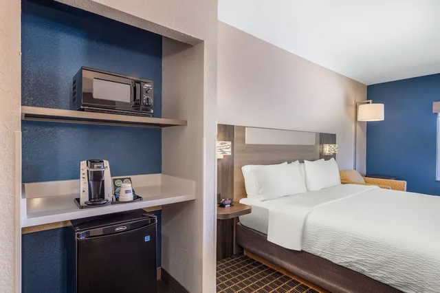 جناح بسرير كينج لذوي الإعاقة، Holiday Inn Express Hotel And Suites Pittsburg 4/4