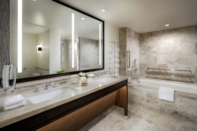 Fairmont, Suite, King Bed, Sofa, Accessible، Fairmont Kea Lani Maui 2/2