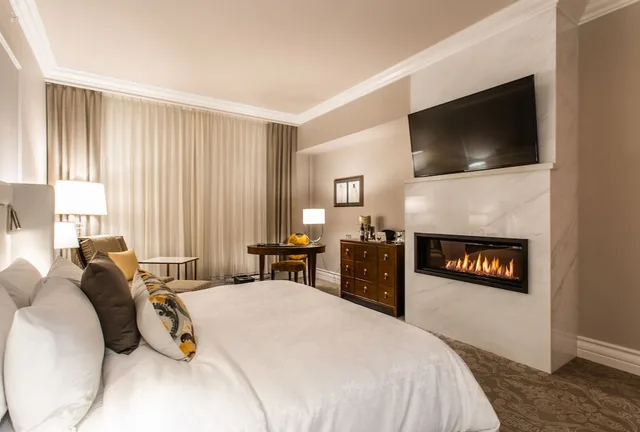 غرفة ديلوكس بسرير كينج بإطلالة على المدينة، Hotel Birks Montreal 1/9