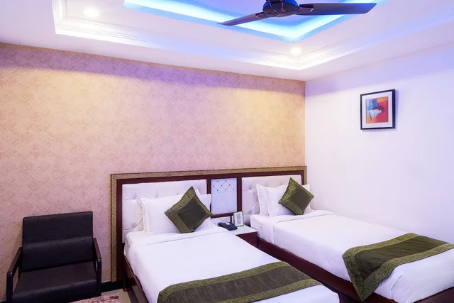 Standard, Queen Bed, Treebo Empire 2/10