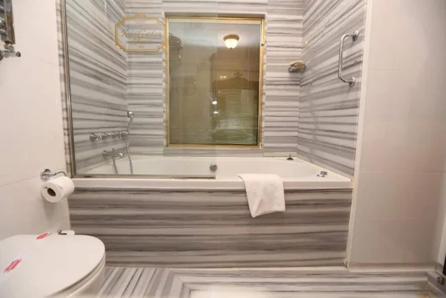 غرفة تنفيذية بسرير كينج بحوض جاكوزي، Garden House Istanbul 3/3