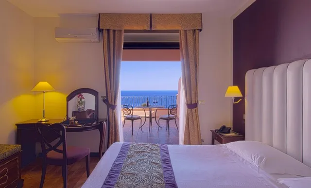 غرفة ديلوكس بإطلالة على البحر بشرفة، Baia Taormina Hotel 4/5