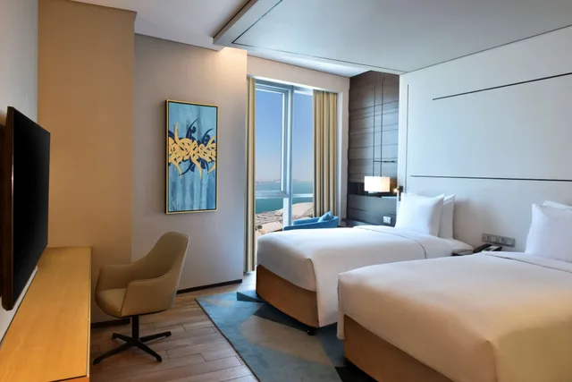 شقة بسرير كينج بإطلالة على البحر بشرفة بغرفتي نوم، Hilton Bahrain 2/4