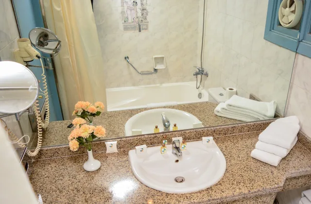 غرفة عائلية بسرير مزدوج بغرفة نوم واحدة مع أريكة، Dive Inn Resort 2/3