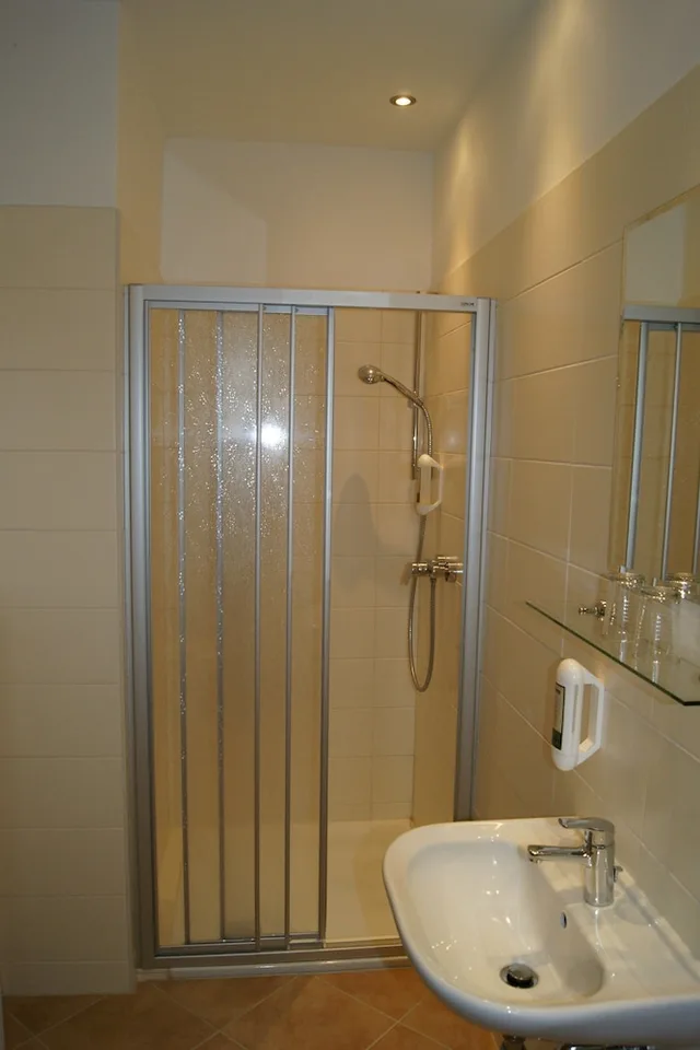 غرفة عائلية بسرير كينج وسرير كوين بغرفتي نوم، Hotel Lindenhof 6/6