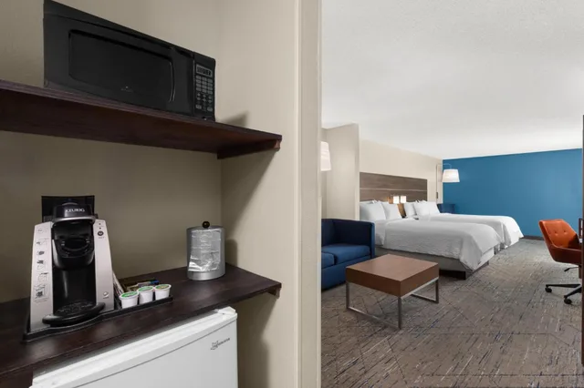 جناح بسريرين كوين مع أريكة، Holiday Inn Express Hotel Suites Frankfort 4/4