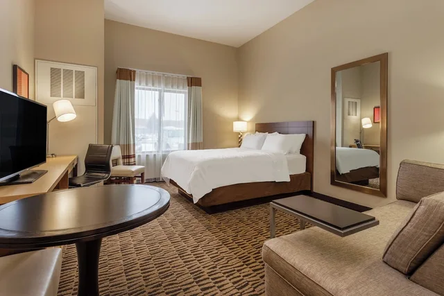 جناح استوديو بسرير كوين، Hawthorn Suites By Wyndham Fargo 3/5