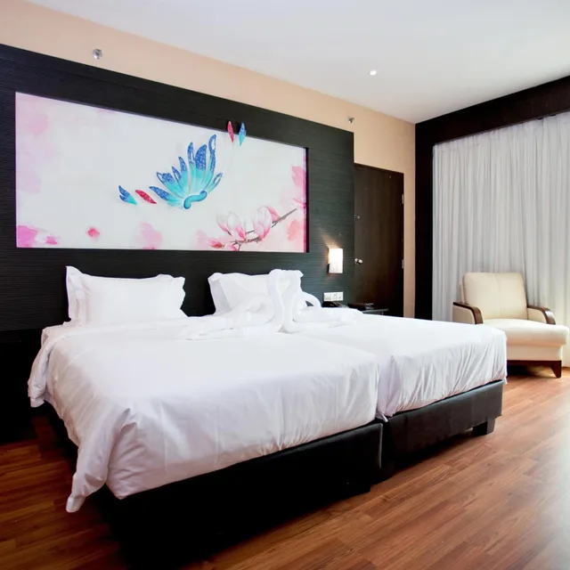 غرفة بسريرين منفصلين بإطلالة على المدينة، Vouk Hotel Suites 1/7