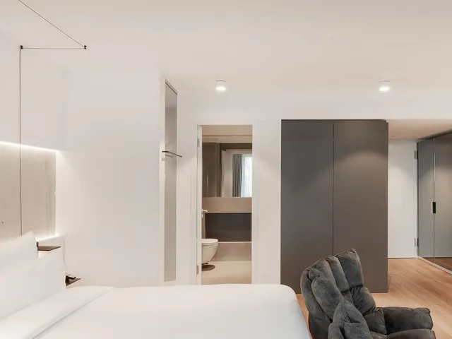Lounge, Deluxe, King Bed, KPM Hotel and Residences 1/6