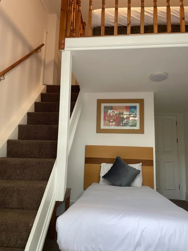 دوبلكس، Pembridge Palace Hotel 2/8