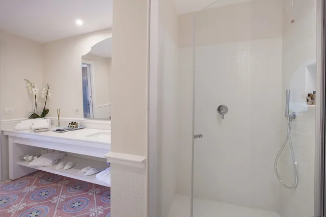جناح إليت بإطلالة على البحر بجاكوزي، Hotel Belair 7/7