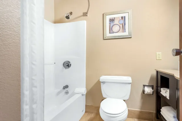 غرفة تنفيذية كبيرة بسرير كينج، BEST WESTERN NATCHITOCHES INN 4/4