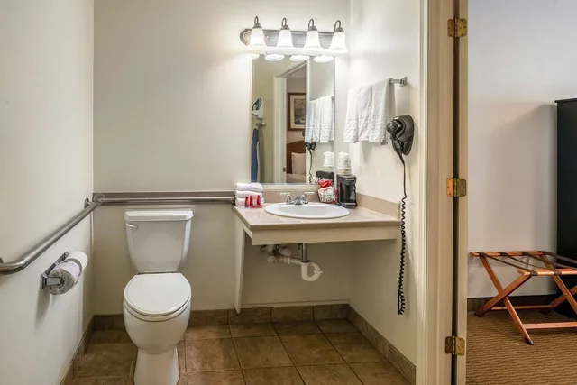 غرفة بسريرين كوين لذوي الإعاقة، SureStay Hotel By Best Western Leesville 6/8