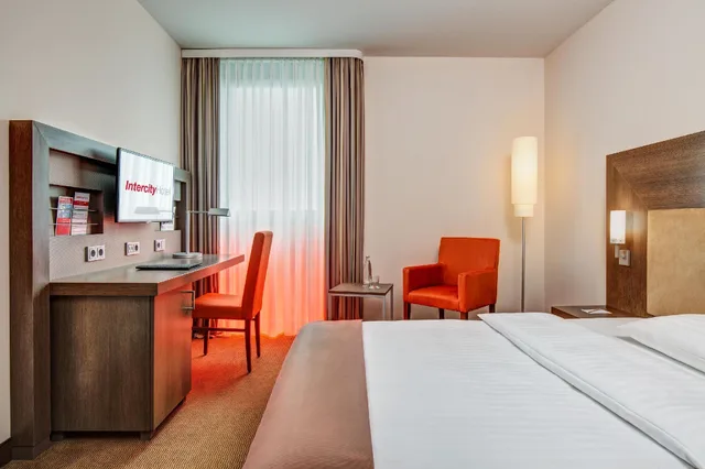 غرفة قياسية بسرير كينج، IntercityHotel Berlin Airport Area North 1/1