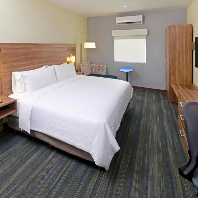 غرفة بسرير كينج في الطابق الأرضي، Holiday Inn Express Piedras Negras 4/10