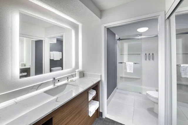 جناح بسريرين كوين مع أريكة، Residence Inn By Marriott Whitby 5/5