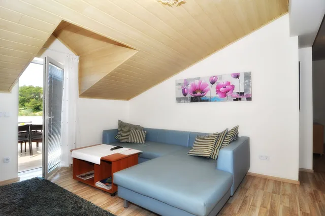 شقة بسرير كينج وسريرين فرديين بشرفة بـ3 غرف نوم بإطلالة جزئية على البحر، Villa Vanilla 4/7
