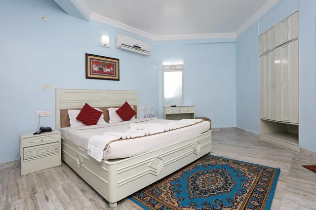 غرفة ديلوكس بسرير مزدوج بإطلالة على الحديقة، Hotel Niladri 1/1