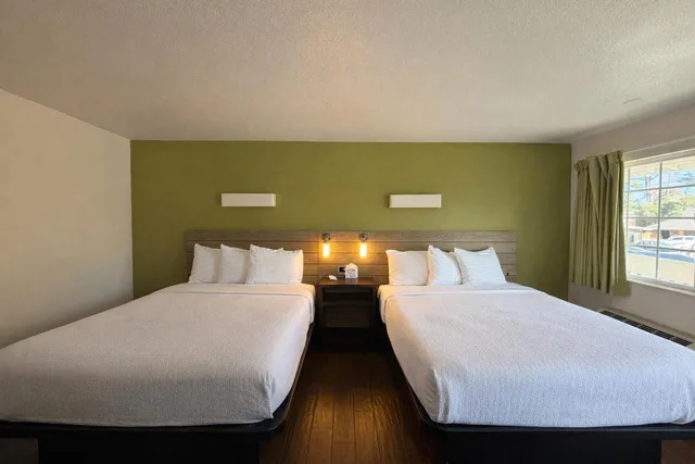 غرفة بسريرين كوين، Motel 6 Monterey Downtown 4/10