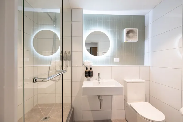 غرفة قياسية بسرير كوين بشرفة، Rose Park Hotel Auckland 10/10