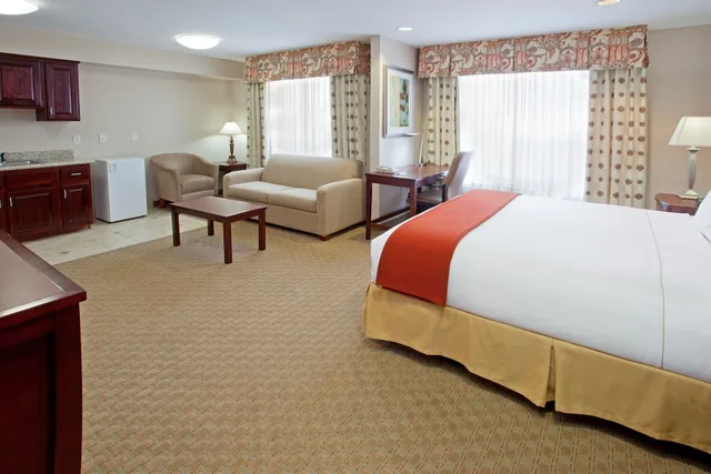 غرفة قياسية بسريرين كوين لذوي الإعاقة، Holiday Inn Express Hotel Suites College Station 1/5