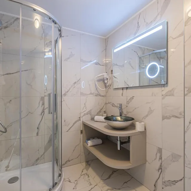 غرفة ديلوكس بسرير مزدوج أو سريرين منفصلين بشرفة، Silver Resort Balatonfüred 4/6