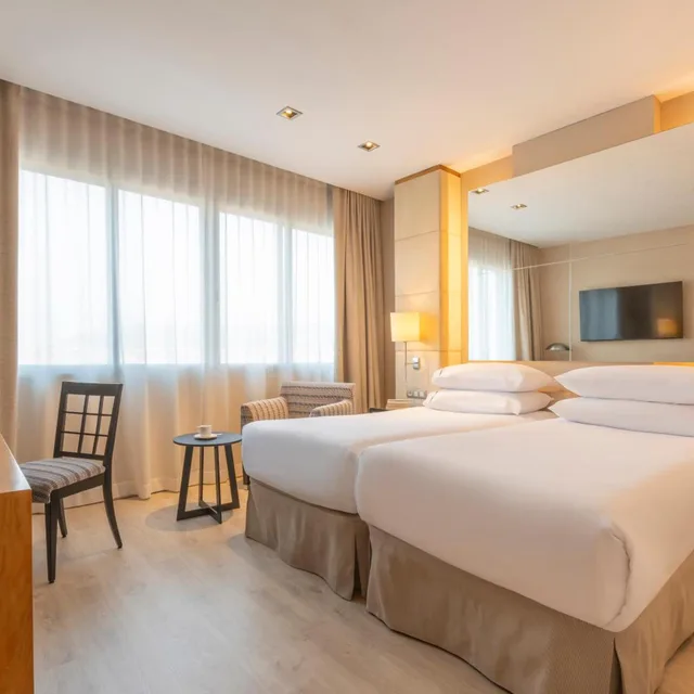 غرفة ثلاثية بسرير كينج، Hotel Hesperia Barcelona Presidente 4/10