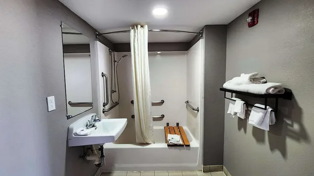 2 Queen Beds - Mobility Accessible Tub Nsmk، Motel6 Webster Tx Houston Nasa Lake 7/7