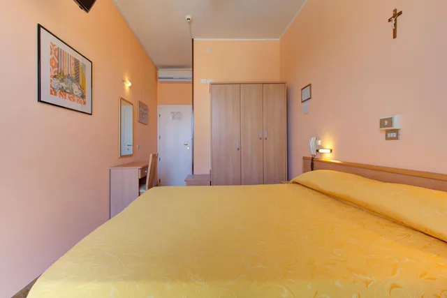 غرفة بسرير مزدوج أو سريرين منفصلين، Hotel Nella 1/2