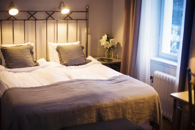 غرفة قياسية بسرير كوين بإطلالة على المدينة، GRAND HOTELL HORNAN 1/2