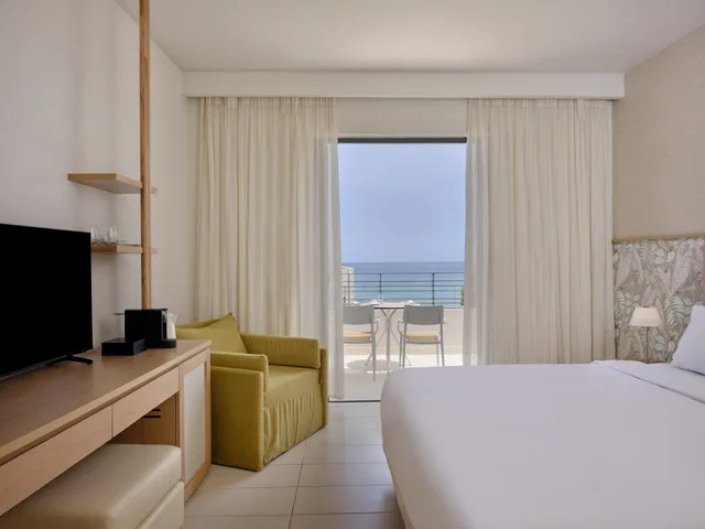 غرفة بسرير مزدوج بإطلالة على البحر، Atlantica Eleon Grand Resort 3/4