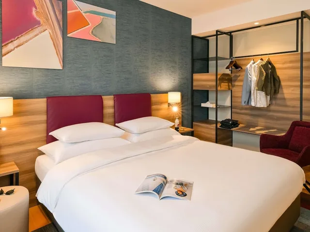 غرفة عائلية بسرير مزدوج مع أريكة، Mercure Geneva Airport 3/6