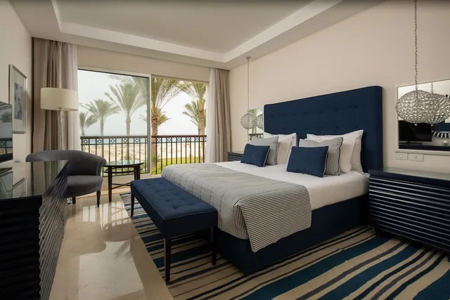 جناح جونيور بسرير كوين بإطلالة على البحر، Jaz Crystal, Almaza Bay 1/4