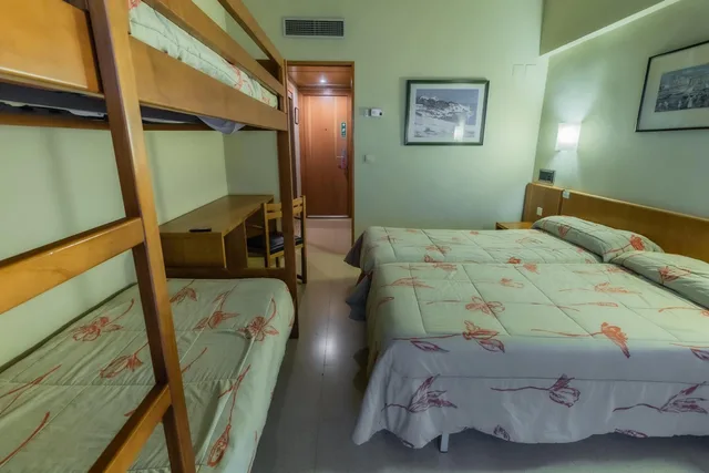 غرفة رباعية، Alhama Hotel 7/10