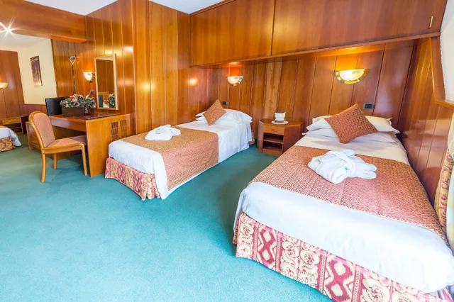 غرفة عائلية بسرير كوين وسريرين منفصلين بغرفة نوم واحدة، Hotel Excelsior Planet 1/7