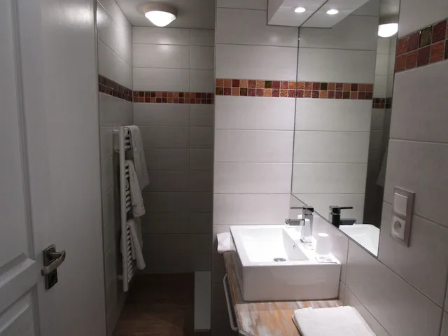 Room, 1 Double and 3 Single Beds، Hotel La Marmotte 1/1