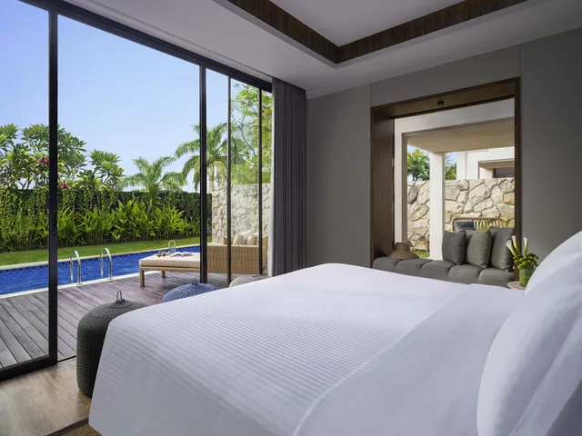 1 Bedroom, Garden Villa, King Bed, Sun Deck, Living Area, with Pool، Pullman Lombok Merujani Mandalika Beach Resort 2/2