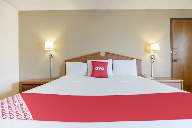 غرفة بسرير كينج، OYO Hotel Tulsa International Airport 1/3