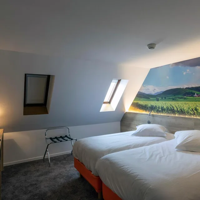 جناح جونيور بسرير كينج، Hotel KLE BW Signature Collection 2/5