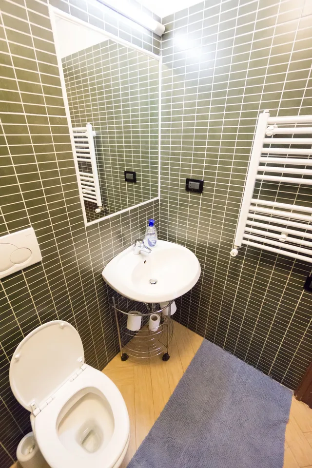 غرفة بسرير مزدوج أو سريرين منفصلين بحمام خاص، Funny Palace Hostel 8/9