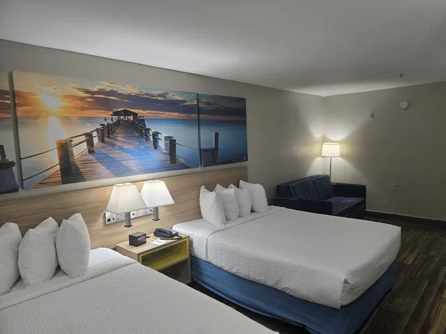 جناح استوديو بسريرين كوين، Days Inn And Suites By Wyndham Tampa Raymond James Stadium 6/10