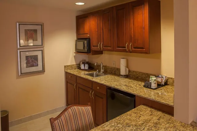 جناح بسرير كينج بغرفة نوم واحدة بحوض جاكوزي، Hampton Inn Suites Stillwater 2/2