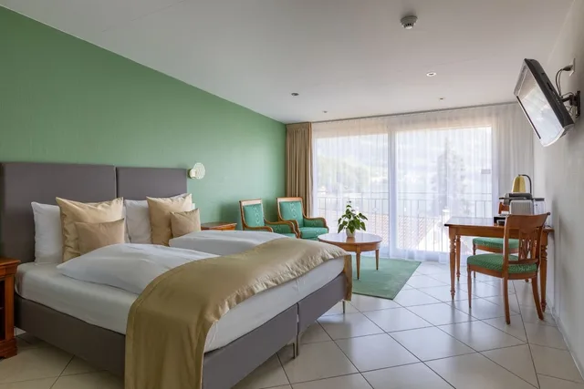 جناح جونيور بسرير مزدوج بإطلالة على البحيرة، Schloss Hotel Swiss Chalet Merlischachen 1/3