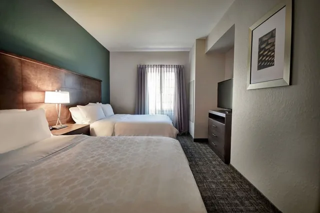 جناح استوديو بسريرين كوين بمطبخ، Staybridge Suites Southgate Detriot Area 1/1