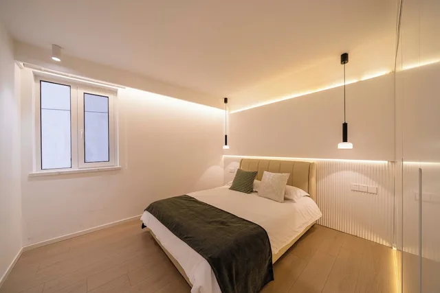 Senior, Apartment, 1 Queen and 1 Double Bed, Book and Bed-People's Square 5/10