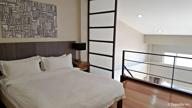 غرفة عائلية بسرير مزدوج، Newtown Plaza Hotel 1/2