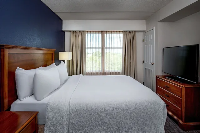 Studio, King Bed, Sofa, Residence Inn By Marriott Chesapeake Greenbrier 2/9