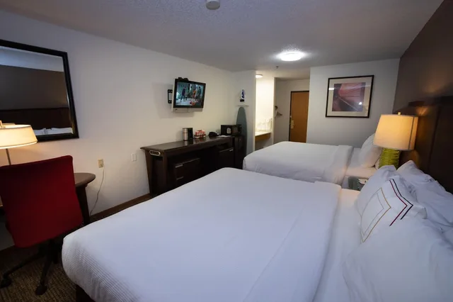 غرفة بسريرين كينج، Alliance Hotel & Suites, a Howard Johnson by Wyndham 4/9