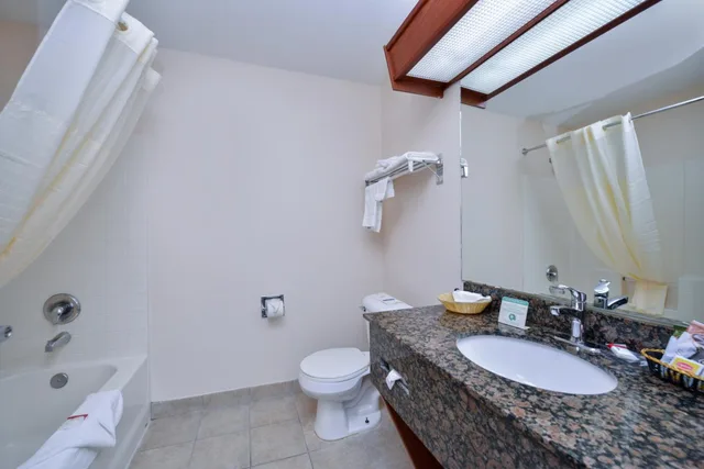 غرفة سوبيريور بسرير كوين يُسمح فيها بالحيوانات الأليفة، Travelodge Suites By Wyndham Newberg 4/5